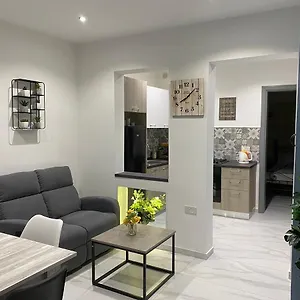 https://cosy-private-townhouse-in-heart-of-senglea.hotelssaintjulians.com